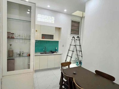 Rent the house to 570 17 (4 x14) 4th floor bedroom, 3 thrines