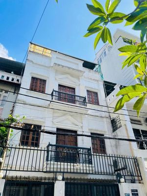 Rent a big house, 4th, Q.b., 29 million.