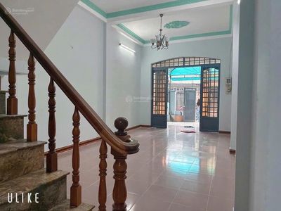 1 st 1 st 2th floor of the alley in spring spring. Three bedrooms. Two toilets.