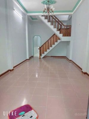 1 st 1 st 2th floor of the alley in spring spring. Three bedrooms. Two toilets.