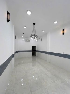 The 7th Street Beauty Bridge - Right on oil: 4 x 18 meters, 4 bedrooms, 4 bathrooms ready for air conditioning.