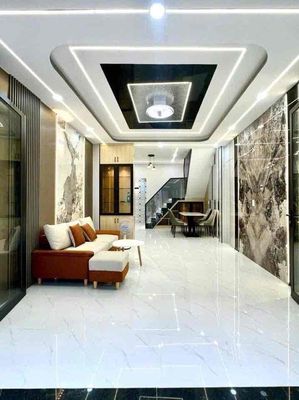 6 meters of Peace Conveyment, 2 plates, 4 x 18 meters, 3 bedrooms, 3 toilets