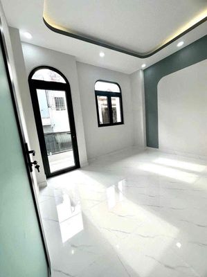 6 meters of Peace Conveyment, 2 plates, 4 x 18 meters, 3 bedrooms, 3 toilets