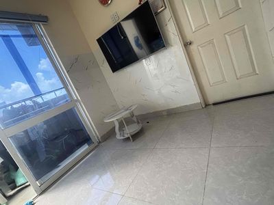 The owner needs to rent the apartment of Mã Lò, 40 meters, balcony one bedroom, one toilet.