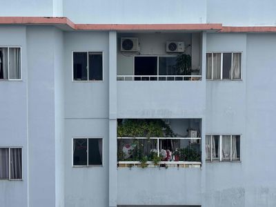 The owner needs to rent the apartment of Mã Lò, 40 meters, balcony one bedroom, one toilet.