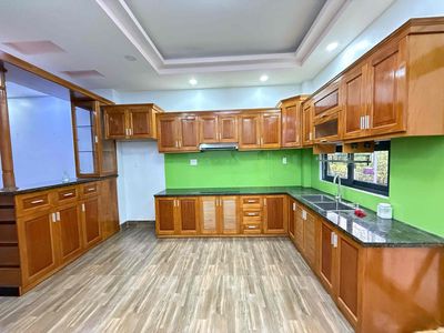 Rent a jamona 7 4 bedroom plus 5 ground 3 million a month.