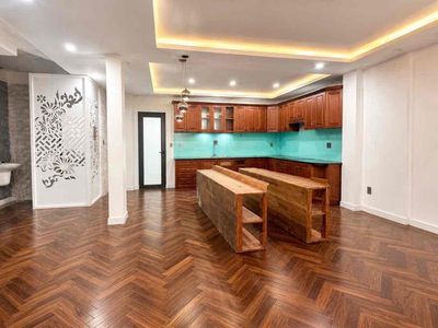 (6.5 million) Rent the entire ground floor 60 meters2, advanced supplies.