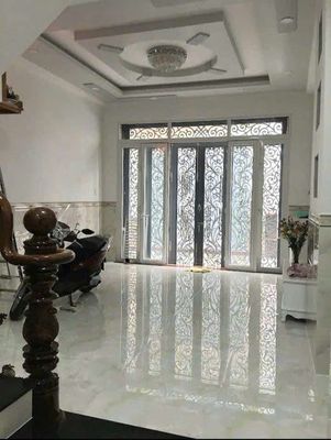 Rent (4 rooms) District 8