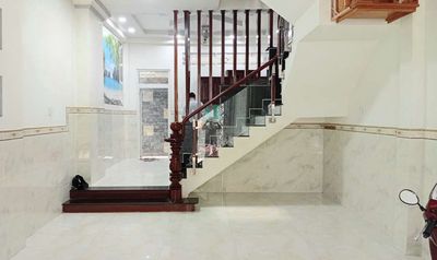 Rent (4 rooms) District 8