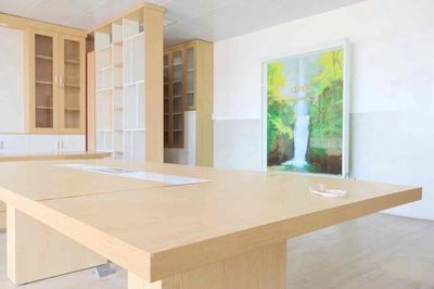 Rent the building 10 x 20 meters. The 50 million a month with the garage, the elevator.