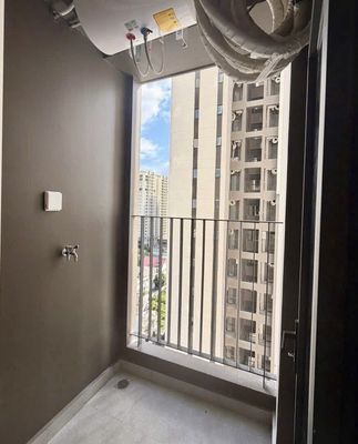 Rent apartment 2 bedrooms - Victoria Village upper level, modern space