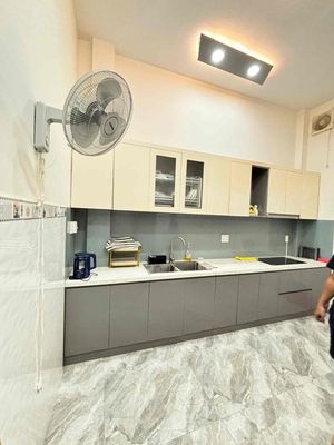 Renting the entire district 6 1 . 1 .4 stories .15 million interiors