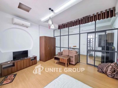 One room with 65 M2 super wide right in Phan Xích Long elevators.