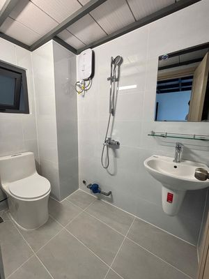 The new mini apartment is now Đỗ Xuân Hợp-- it's got a large guard, an elevator, it's going home!