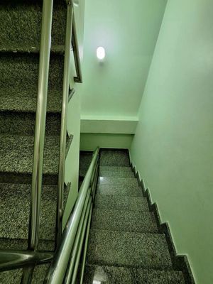 Cbo rented the entire floor of a traffic alley.
