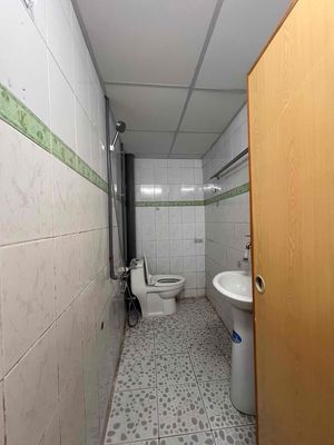 Rent 8 tebs near la Viet. Two bedrooms. Two toilets cost 3.5 million.