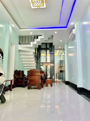The cash renter in 74 Treasure 6th.