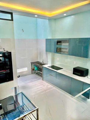The cash renter in 74 Treasure 6th.