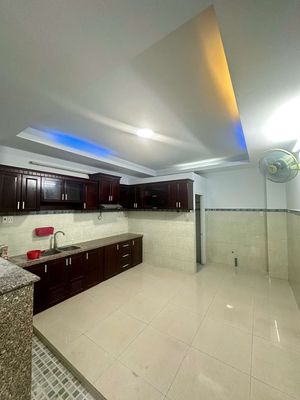 5th floor wide open alley