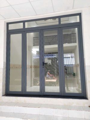 It's a spa, shop, grocery, Linh Xuân market. Three bedrooms, three toilets.