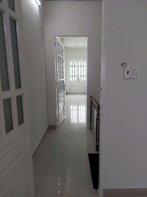 It's a spa, shop, grocery, Linh Xuân market. Three bedrooms, three toilets.