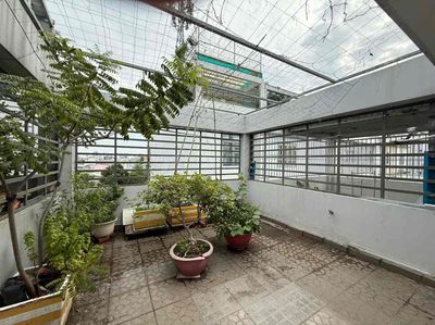 The easy - to - do owner needs a long - term rent