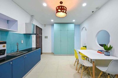 apartment 8 million with an open balcony in Bến Thành.