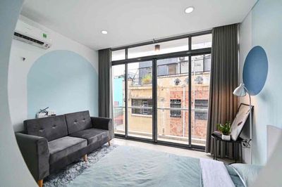 apartment 8 million with an open balcony in Bến Thành.