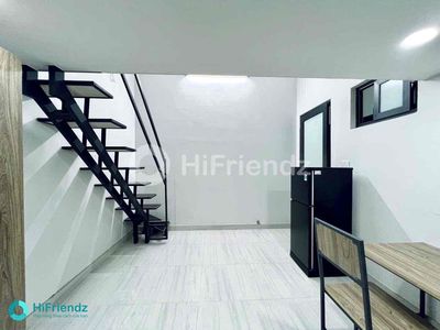 The hot suit of furniture that goes to college opens three and a half kilometers.