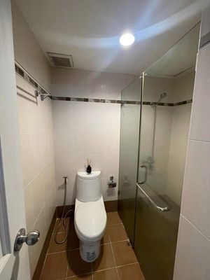 The American High House 3 p sleeps, 3 toilets, no interior cost 19 million