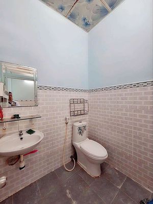 Two bedrooms. Two toilets near the Front, District 5.
