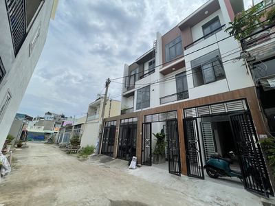 Room three, sky windows, super cool, neighborhoods, 1.9 million.