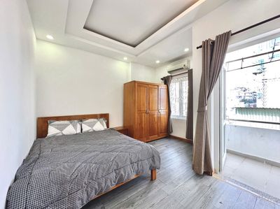 A balcony bedroom, private washing machine in the first district.