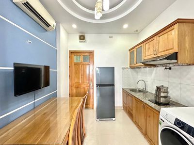 A balcony bedroom, private washing machine in the first district.