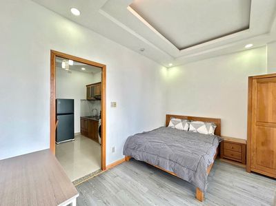 A balcony bedroom, private washing machine in the first district.