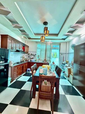 3 fourth floor bedroom 4 roof toilet 7 meters fit and imowr vp cty