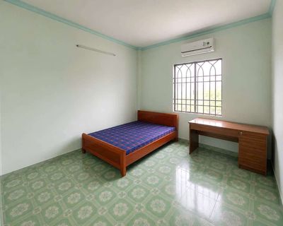 Three bedrooms, two toilets. Ten, five million. Gò Vấp