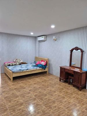 Rents 4 X18 M 1 .1 bedrooms right at Lê Trọng Tấn University.