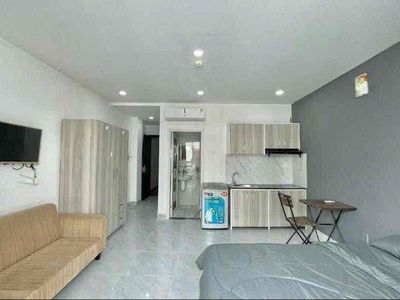 Open up the full interior studio - bright bandol right at the University of tnmt