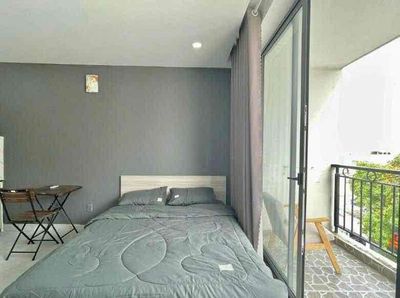 Open up the full interior studio - bright bandol right at the University of tnmt