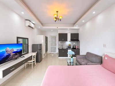 Right now! The super-splitty balcony apartment, Lê Văn Sỹ right through the Third District.