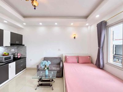 Right now! The super-splitty balcony apartment, Lê Văn Sỹ right through the Third District.