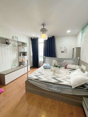 Rent a three-size apartment. Two bedrooms. 150 M2 full interiors cost 16 million a month.