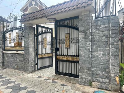 Rent a house that's convenient for business