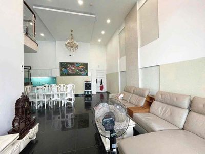 Renting Duplex apartment, cool tall, interior FUIll,
