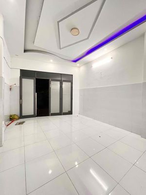 Rent the original building 4 x 18, Huỳnh Tấn Phát car alley, Nhà Bè, 8 million.