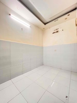 Rent the original building 4 x 18, Huỳnh Tấn Phát car alley, Nhà Bè, 8 million.