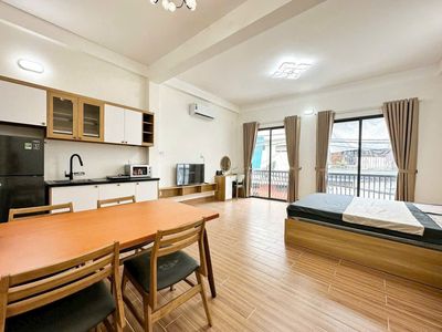 Let's rent a balcony apartment.