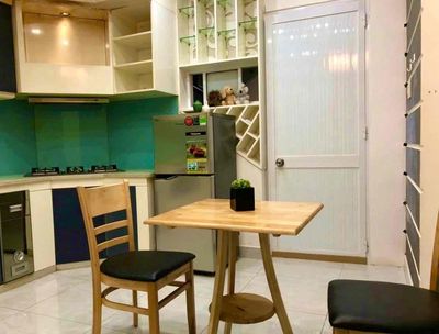 The service apartment is in the middle of the 1st district -- Trần Hưng Đạo -- near the metro.