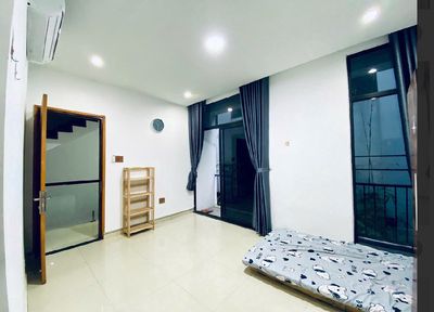 3 million and 5, basic interior, private balcony at the University of umt-Cát Lái.
